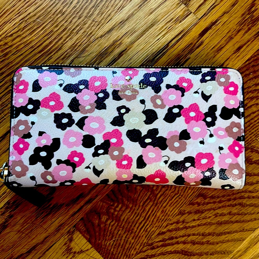 Kate spade wallet in great condition